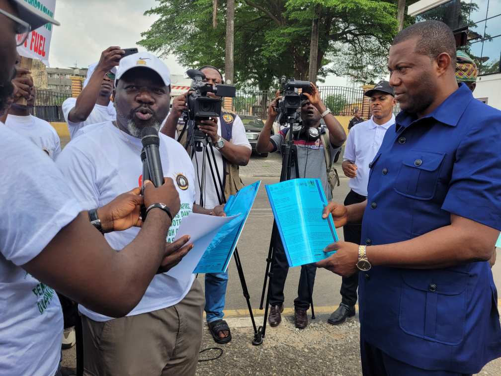 Protesters Rally at Lagos Assembly in Support of Dangote Refinery, Demand End to Fuel Imports and 100% Crude Oil Allocation