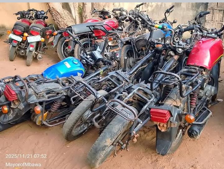 POLICE BURST A CRIMINAL HIDEOUT, RECOVERS STOLEN MOTORCYCLES AND FIREARM